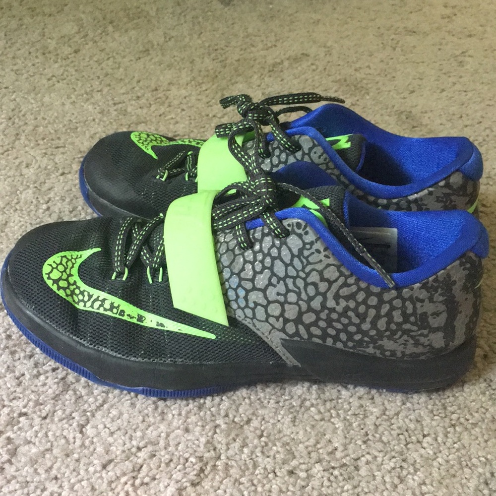 Gently used Boys Nike KD sneakers!!
